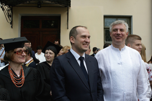 Minister of Education and Science Serhiy Kvit (R), Agriculture Minister Oleksiy Pavlenko (C)